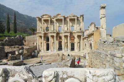 Biblioteca de Celsus Efesos 1.jpg